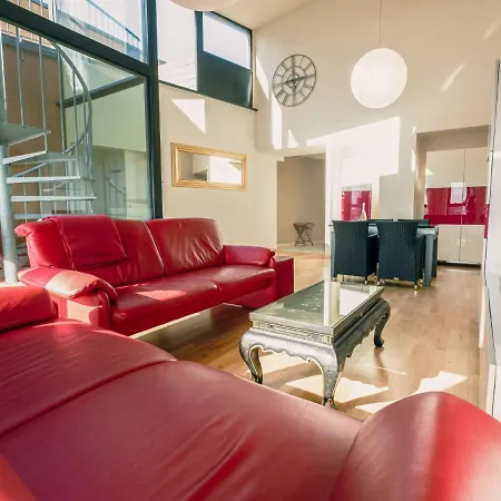 Rooftop Breeze With Parking By Interhome דירה